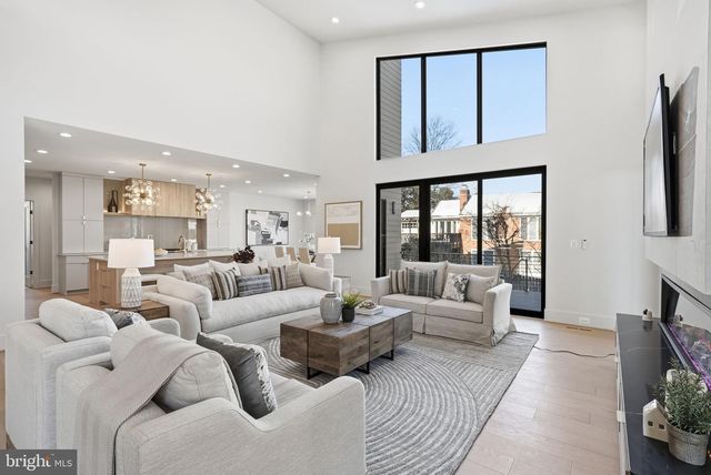 6816 DEAN DR, Mclean, VA 22101