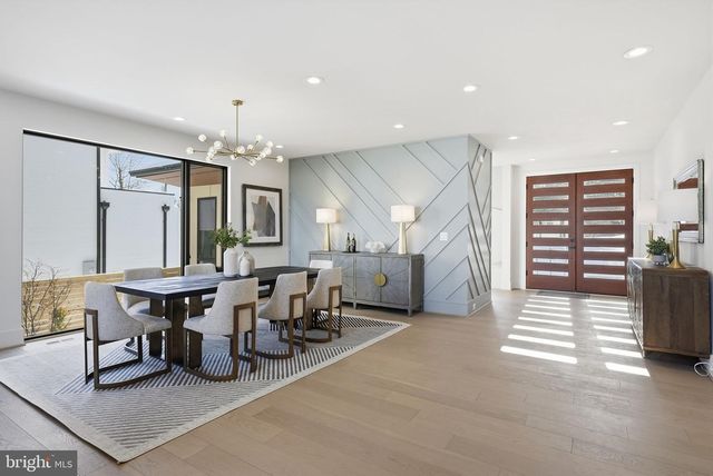 6816 DEAN DR, Mclean, VA 22101