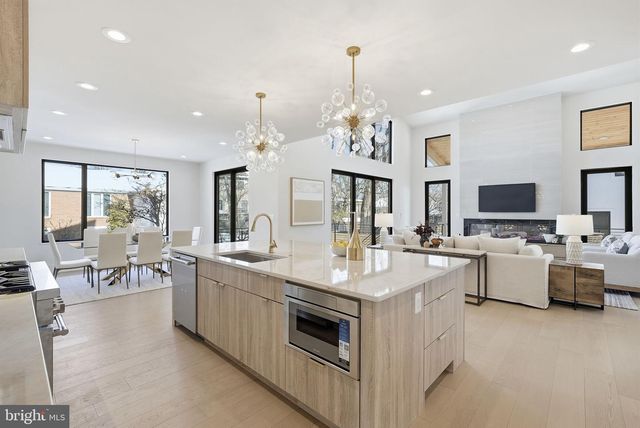 6816 DEAN DR, Mclean, VA 22101