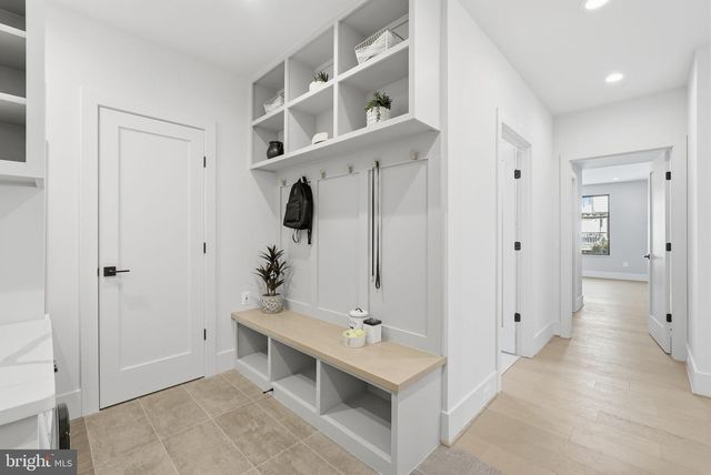 6816 DEAN DR, Mclean, VA 22101