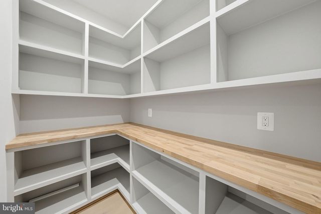 6816 DEAN DR, Mclean, VA 22101