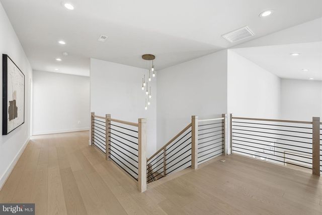 6816 DEAN DR, Mclean, VA 22101