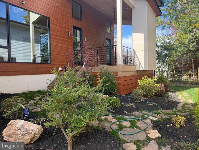 6816 DEAN DR, Mclean, VA 22101