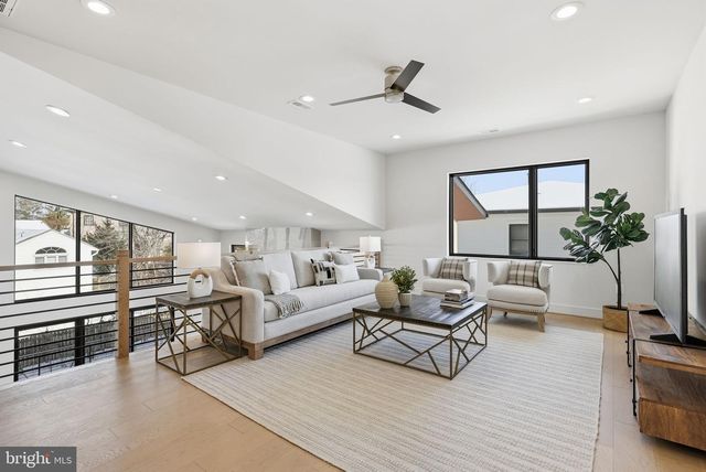 6816 DEAN DR, Mclean, VA 22101