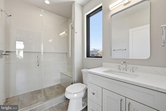 6816 DEAN DR, Mclean, VA 22101