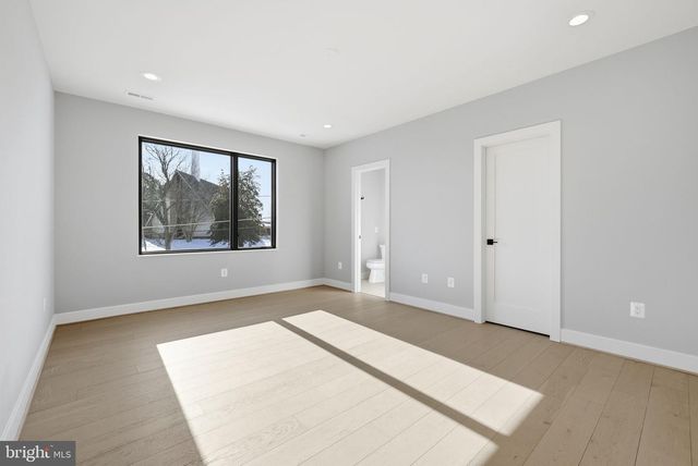 6816 DEAN DR, Mclean, VA 22101