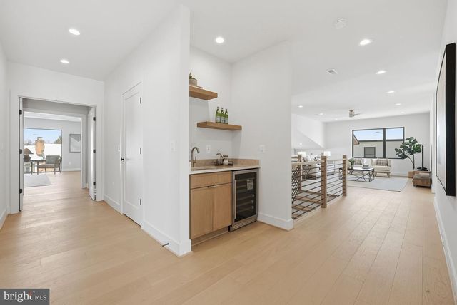 6816 DEAN DR, Mclean, VA 22101