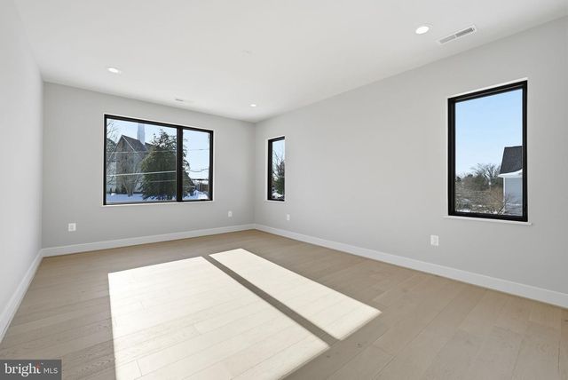 6816 DEAN DR, Mclean, VA 22101