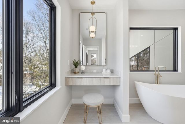 6816 DEAN DR, Mclean, VA 22101