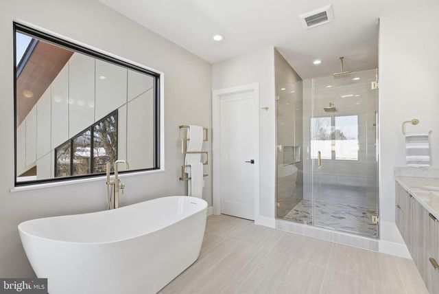 6816 DEAN DR, Mclean, VA 22101