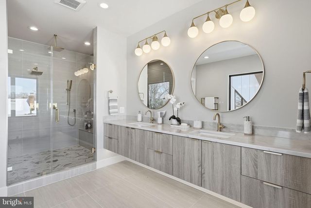 6816 DEAN DR, Mclean, VA 22101