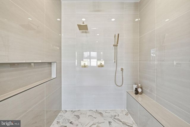 6816 DEAN DR, Mclean, VA 22101