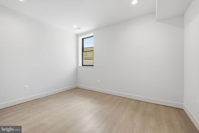 6816 DEAN DR, Mclean, VA 22101