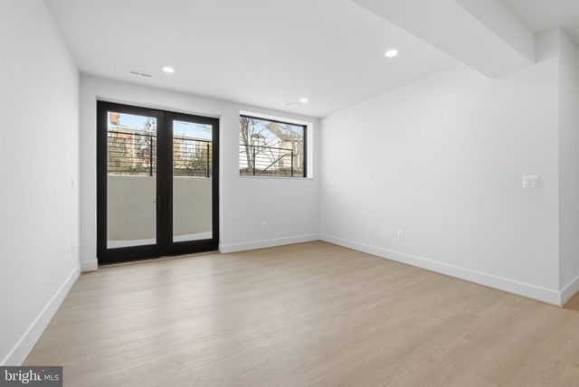 6816 DEAN DR, Mclean, VA 22101