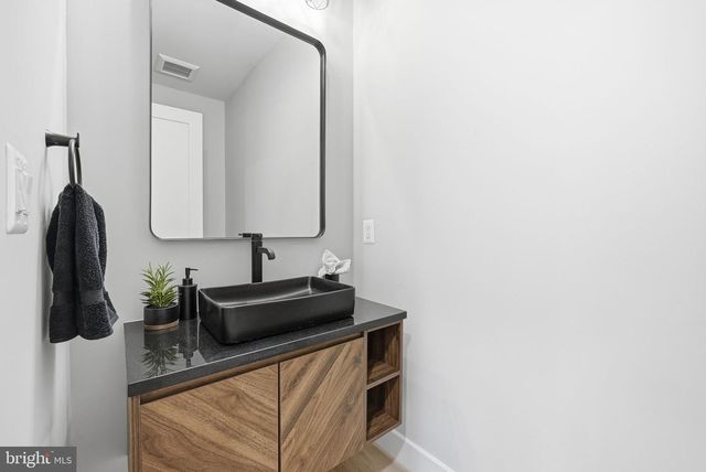 6816 DEAN DR, Mclean, VA 22101