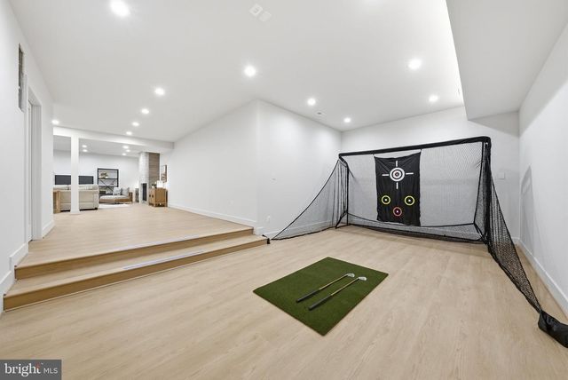 6816 DEAN DR, Mclean, VA 22101