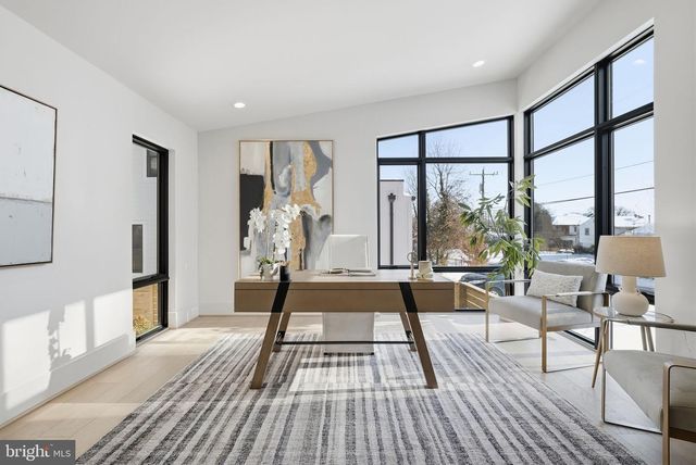 6816 DEAN DR, Mclean, VA 22101