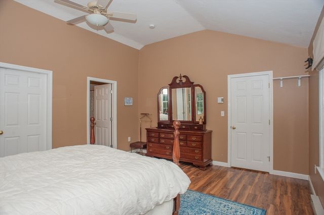377 Rumonoski Dr, Northbridge, MA 01534