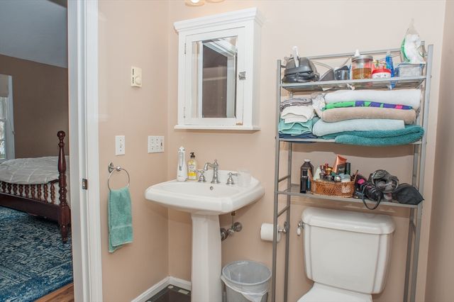 377 Rumonoski Dr, Northbridge, MA 01534