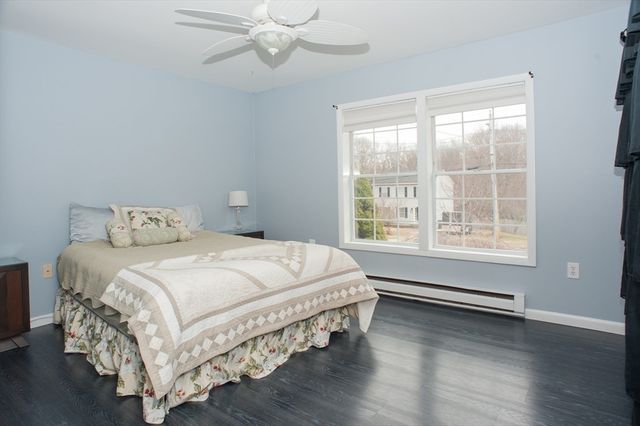 377 Rumonoski Dr, Northbridge, MA 01534