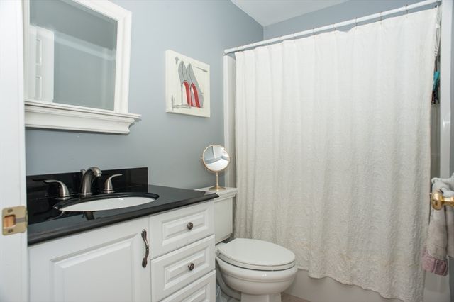 377 Rumonoski Dr, Northbridge, MA 01534