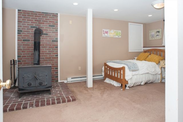 377 Rumonoski Dr, Northbridge, MA 01534