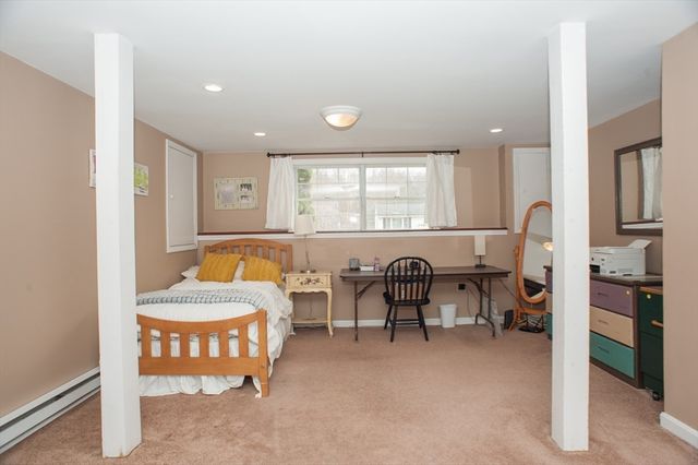 377 Rumonoski Dr, Northbridge, MA 01534