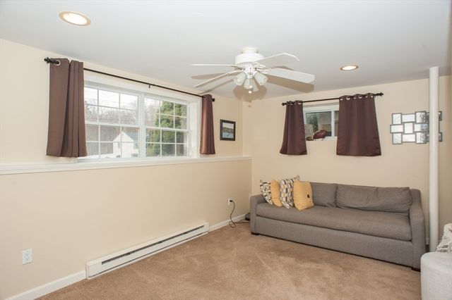 377 Rumonoski Dr, Northbridge, MA 01534