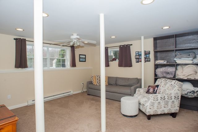 377 Rumonoski Dr, Northbridge, MA 01534