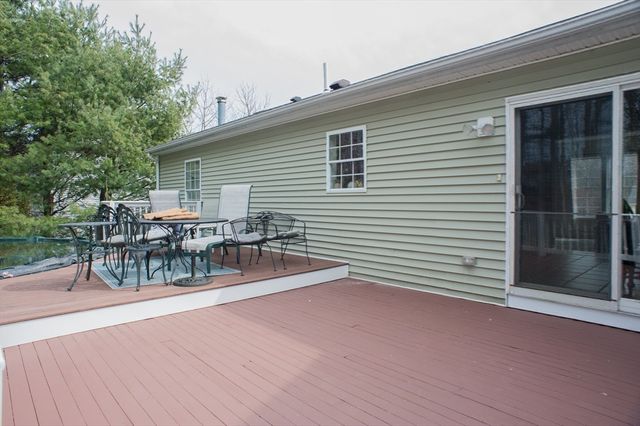 377 Rumonoski Dr, Northbridge, MA 01534