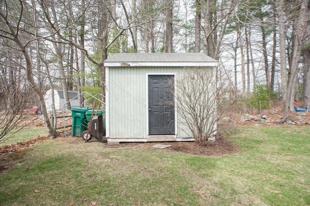 377 Rumonoski Dr, Northbridge, MA 01534