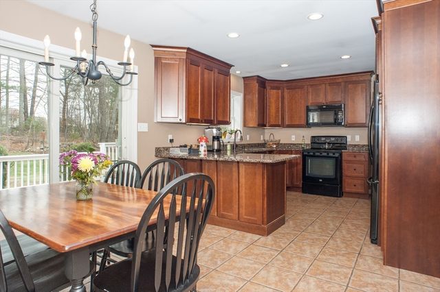 377 Rumonoski Dr, Northbridge, MA 01534