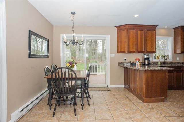 377 Rumonoski Dr, Northbridge, MA 01534
