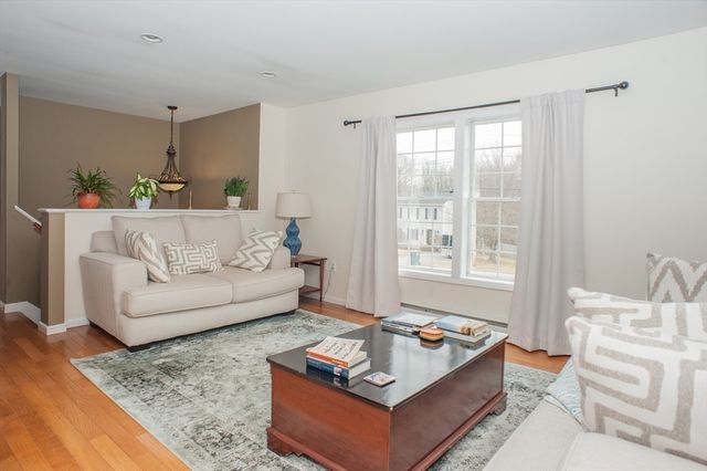 377 Rumonoski Dr, Northbridge, MA 01534