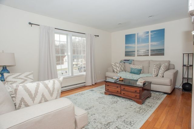 377 Rumonoski Dr, Northbridge, MA 01534