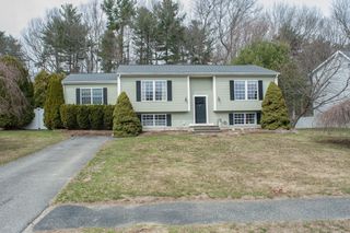 377 Rumonoski Dr, Northbridge, MA 01534