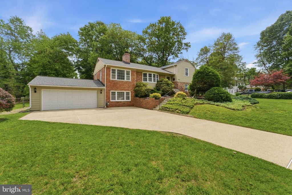 Image 1 of property listing at 12719 TWO FARM DR, Silver Spring, MD 20904
