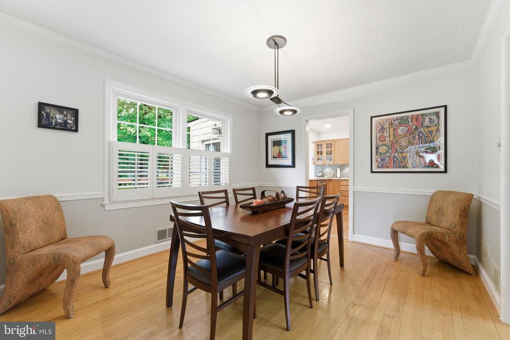 Image 10 of property listing at 12719 TWO FARM DR, Silver Spring, MD 20904