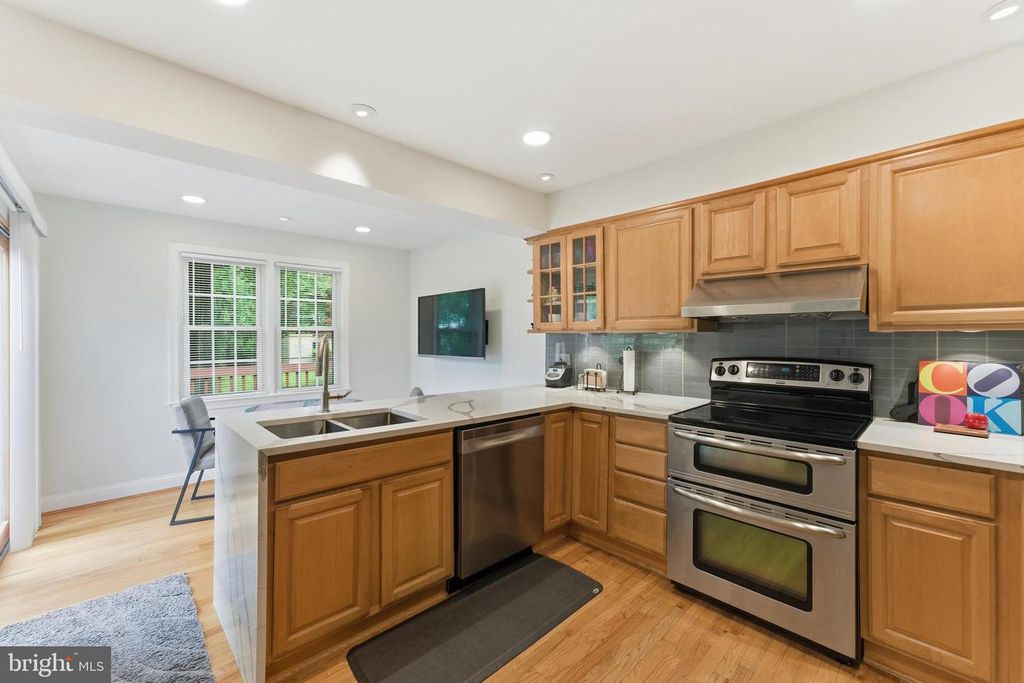 Image 13 of property listing at 12719 TWO FARM DR, Silver Spring, MD 20904