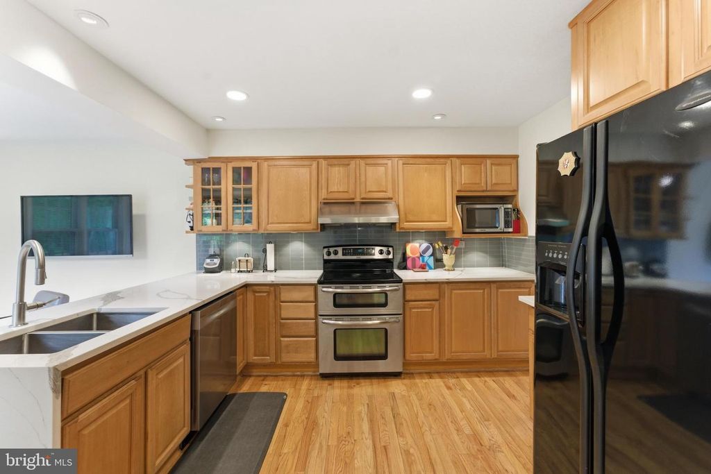 Image 14 of property listing at 12719 TWO FARM DR, Silver Spring, MD 20904