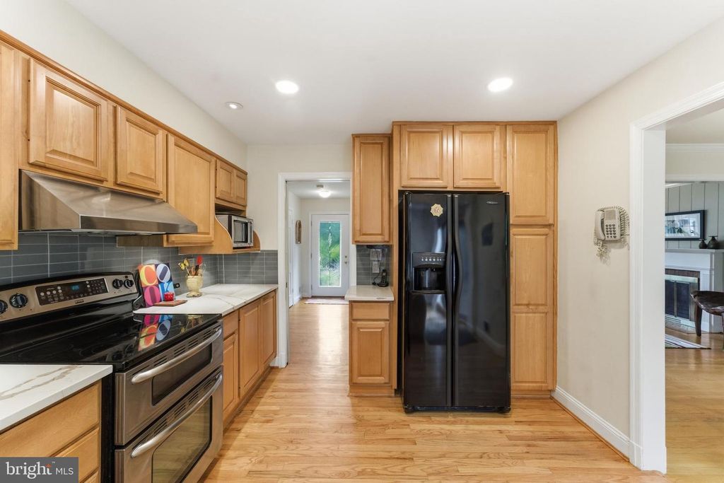 Image 15 of property listing at 12719 TWO FARM DR, Silver Spring, MD 20904