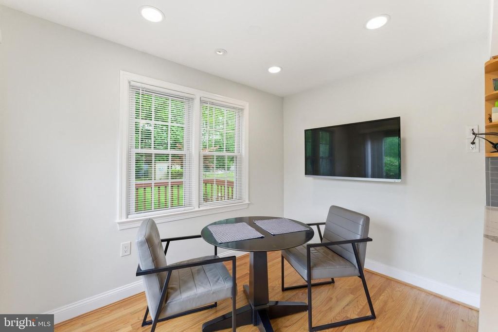 Image 17 of property listing at 12719 TWO FARM DR, Silver Spring, MD 20904