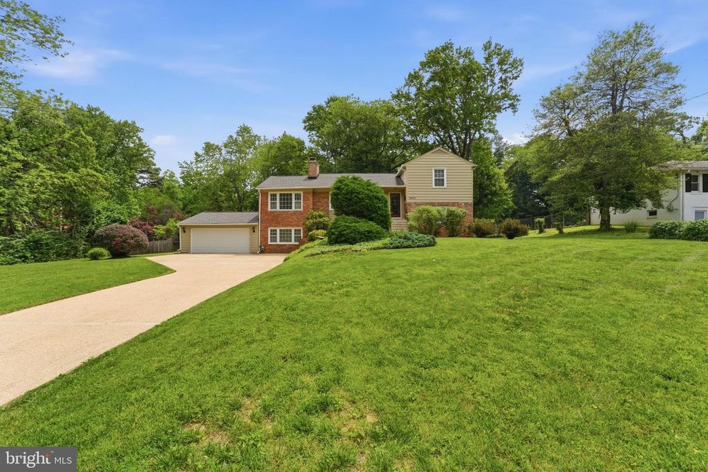 Image 2 of property listing at 12719 TWO FARM DR, Silver Spring, MD 20904