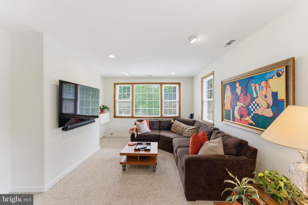 Image 20 of property listing at 12719 TWO FARM DR, Silver Spring, MD 20904