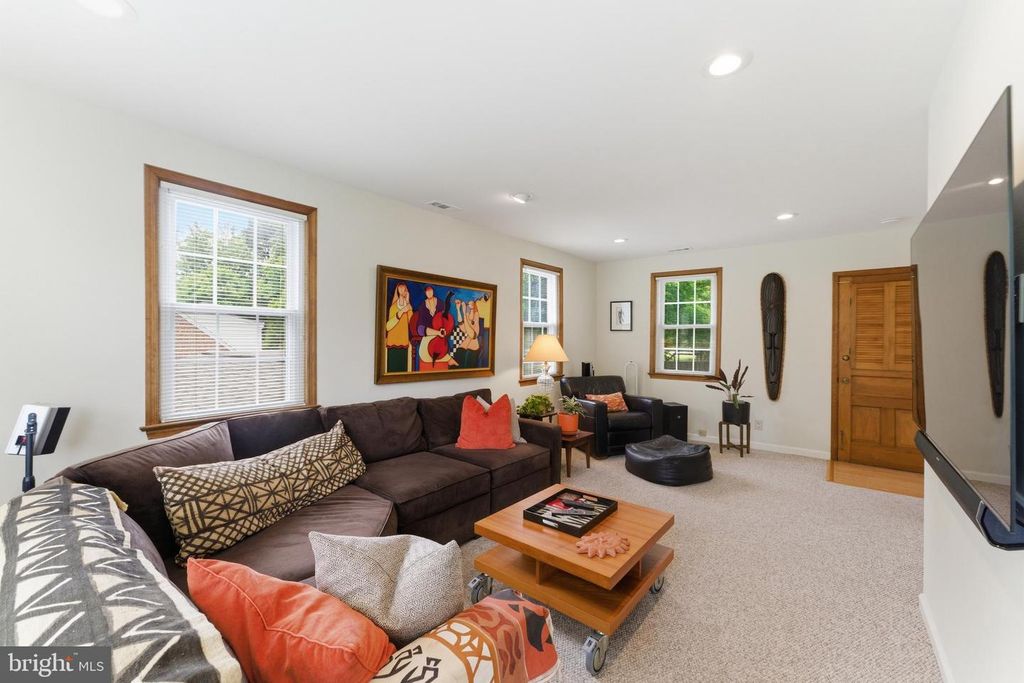 Image 21 of property listing at 12719 TWO FARM DR, Silver Spring, MD 20904
