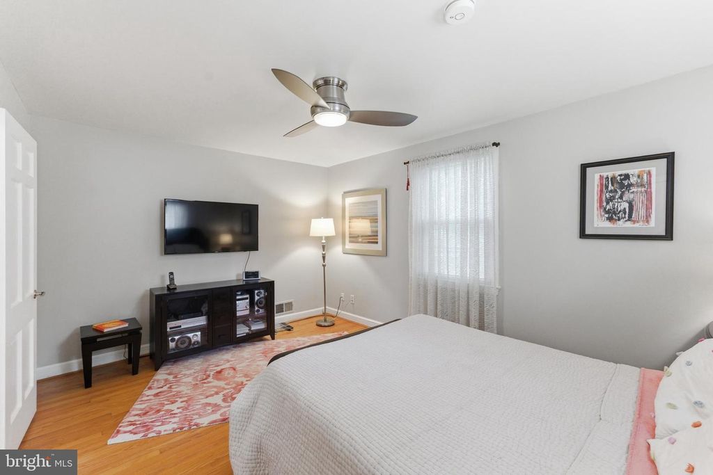 Image 22 of property listing at 12719 TWO FARM DR, Silver Spring, MD 20904