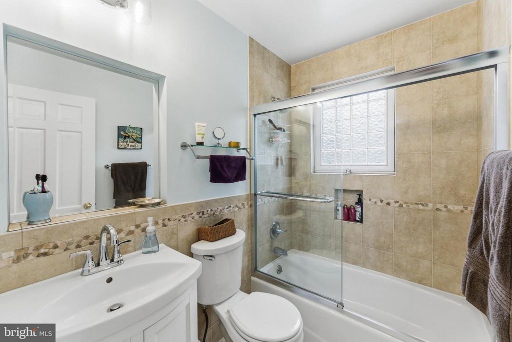 Image 24 of property listing at 12719 TWO FARM DR, Silver Spring, MD 20904