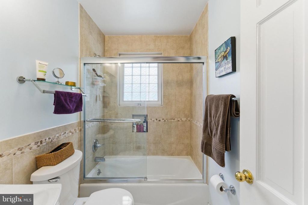Image 25 of property listing at 12719 TWO FARM DR, Silver Spring, MD 20904