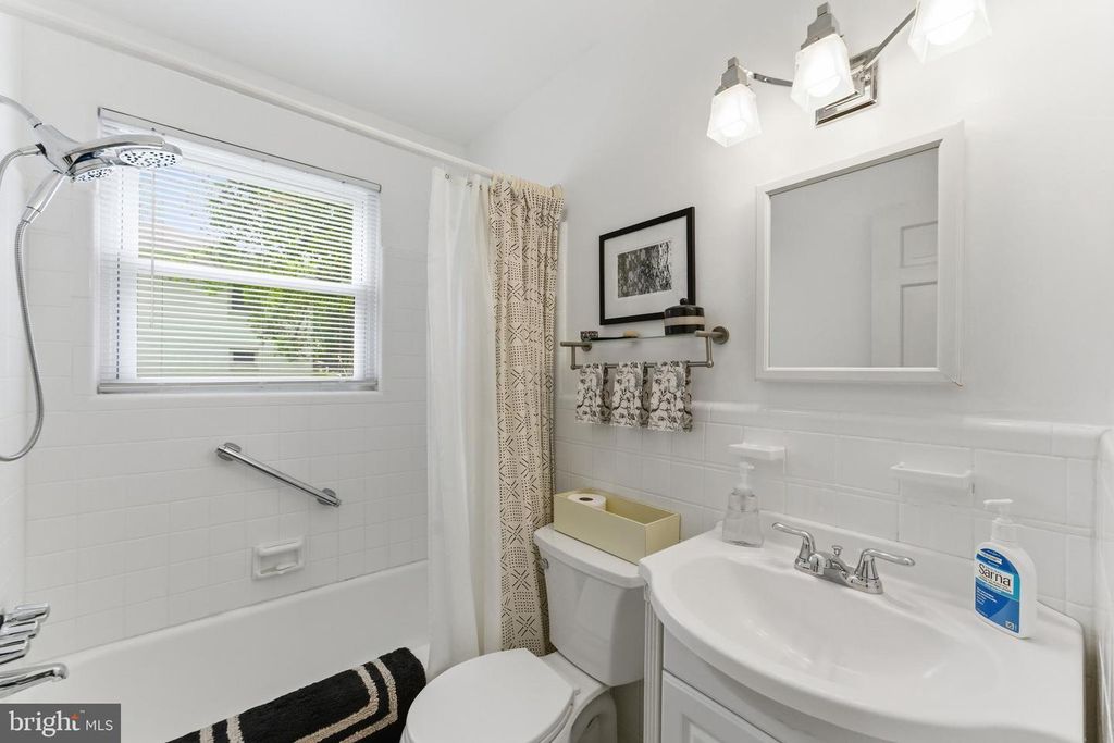 Image 32 of property listing at 12719 TWO FARM DR, Silver Spring, MD 20904