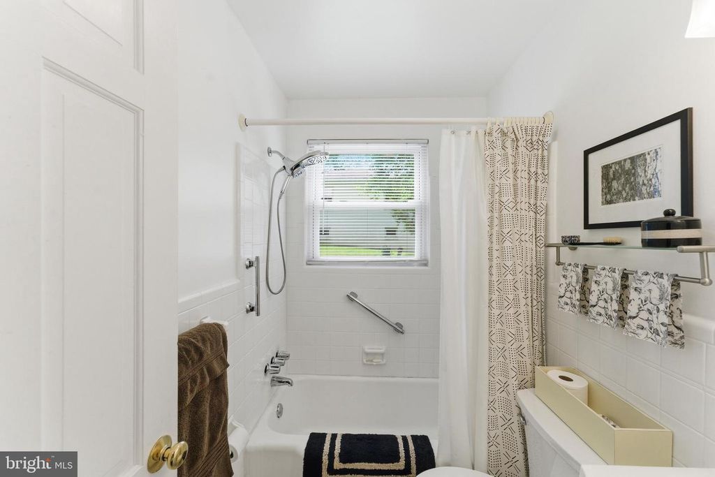 Image 33 of property listing at 12719 TWO FARM DR, Silver Spring, MD 20904